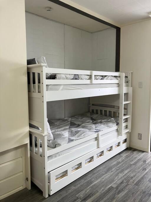 Apartment 那覇中心最大8名泊まれる無料駐車場1台最寄り駅那覇旭橋国際通り徒歩圏内住宅風ゲストルーム